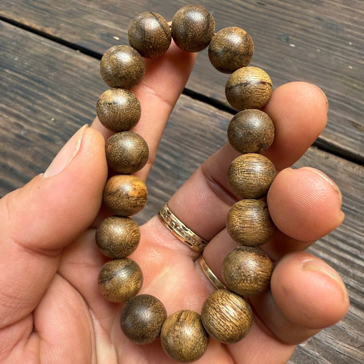 Vòng tay trầm hương Việt Nam 