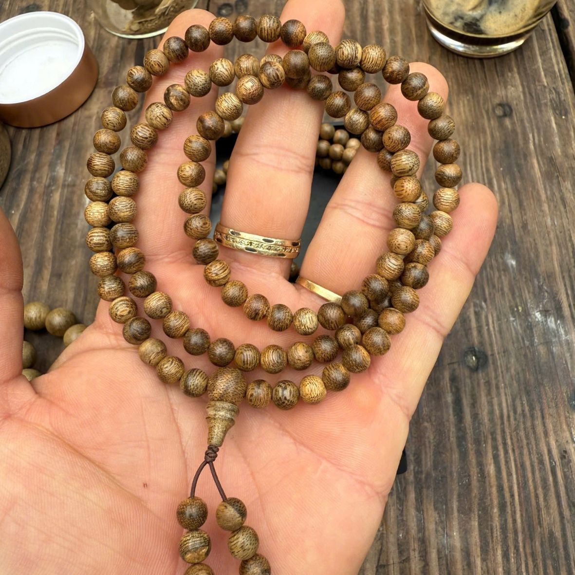 Vòng tay trầm hương cận chìm Việt Nam 