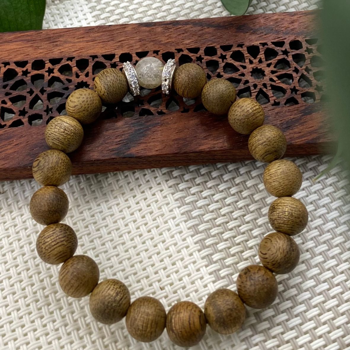 Vòng trầm hượng tự nhiên Indo phối đá thạch anh tóc vàng và charm bạc