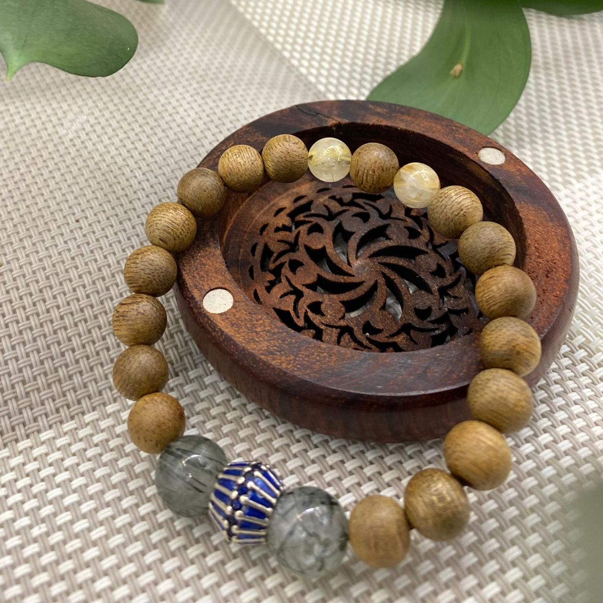 Vòng trầm hương tự nhiên Indo phối charm bạc Ai Cập độc đáo