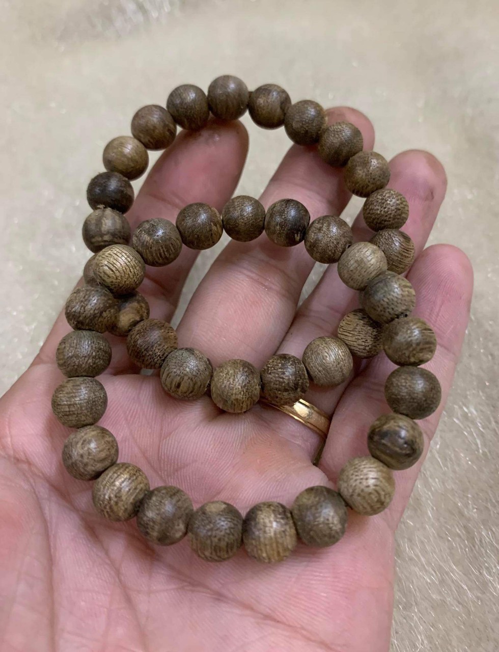 Vòng tay trầm hương thiên nhiên khu vực giáp ranh Việt - Lào