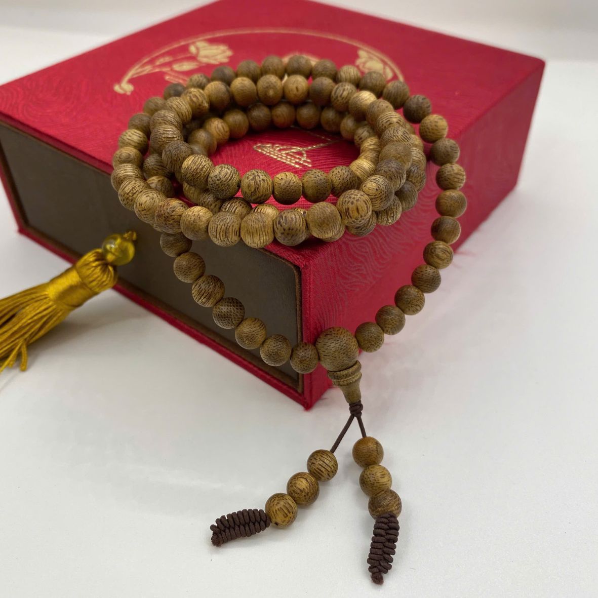 Vòng trầm hương 108 hạt tự nhiên Việt Nam